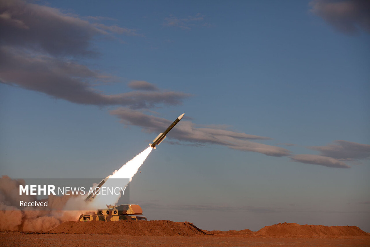 Ngày 18/10, cuộc tập trận phòng không Wilayat-1400 của Iran kéo dài gần nửa tháng cuối cùng đã kết thúc, trong cuộc tập trận này, quân đội Iran đã lần đầu sử dụng một số hệ thống tên lửa phòng không mới.