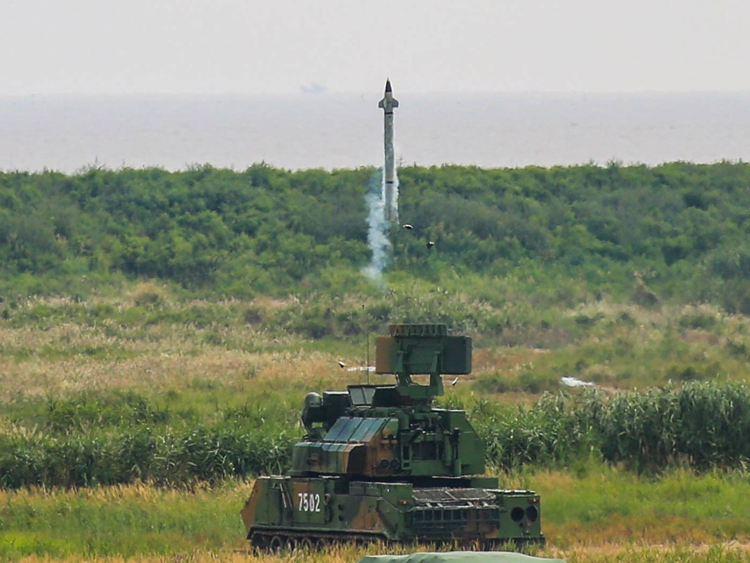 Tuy nhiên, cả tên lửa 9M96 và 9M331 đều là phóng nguội, khác với phương pháp phóng nóng của Zoobin, nên khó có thể để đánh giá. Tuy nhiên, hệ thống này cũng giống như FM-3000, và nó thực sự rất phù hợp để chuyển đổi thành hệ thống phòng không trên tàu chiến.