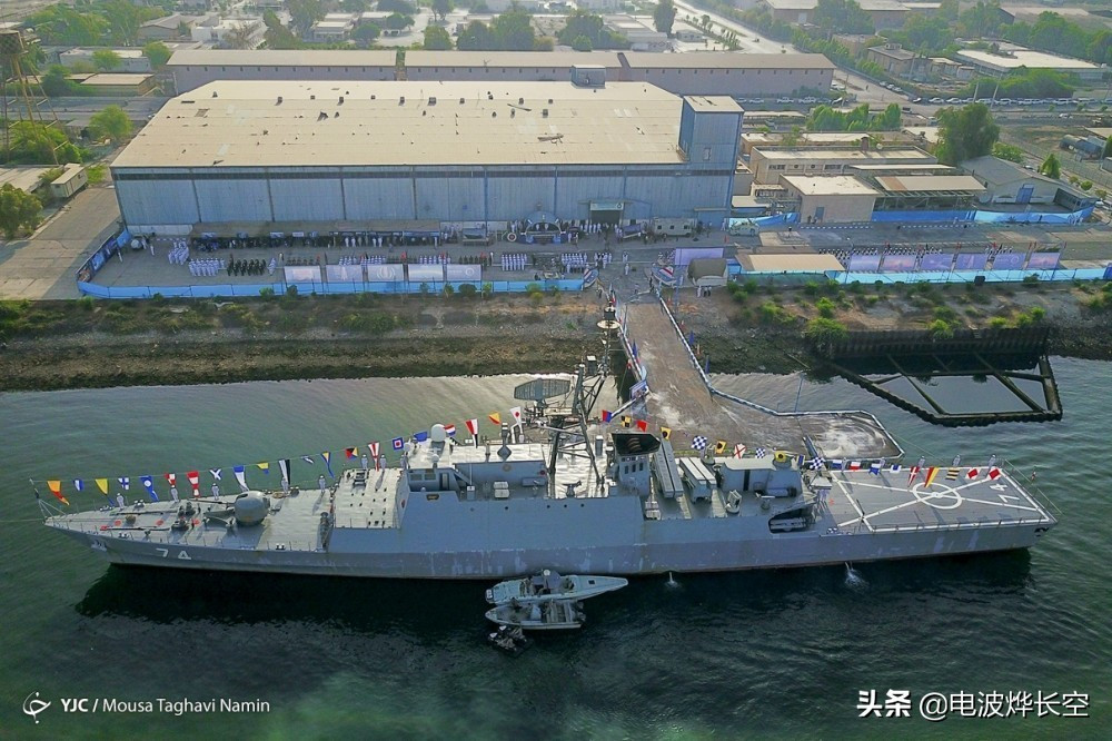 Thiếu sót lớn nhất của tàu hải quân Iran là khả năng phòng không kém, do tàu chiến của Iran vốn có trọng tải không lớn, nên các tên lửa phòng không hiện có rất khó triển khai, nhất là bệ phóng tên lửa không, không có vị trí phù hợp để bố trí.