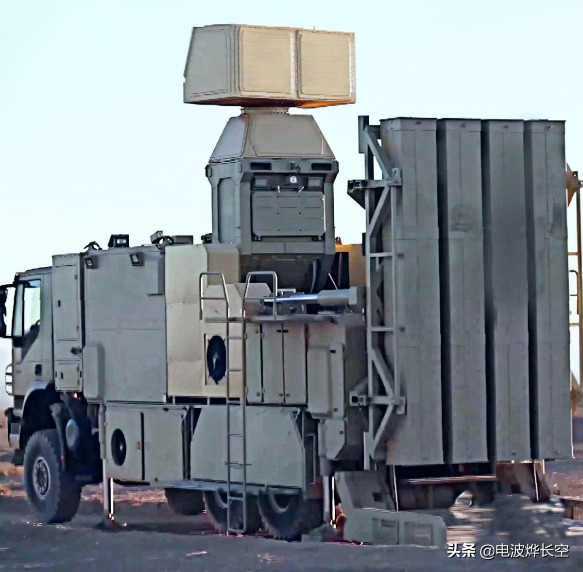 Đặc biệt là kích thước của ống phóng và radar của hệ thống tương đối dễ dàng để tích hợp vào loại khinh hạm có lượng giãn nước 1.500-2.000 tấn mà Iran đã tự đóng được, và rất phù hợp với trọng tải tàu chủ lực của Hải quân Iran hiện nay.