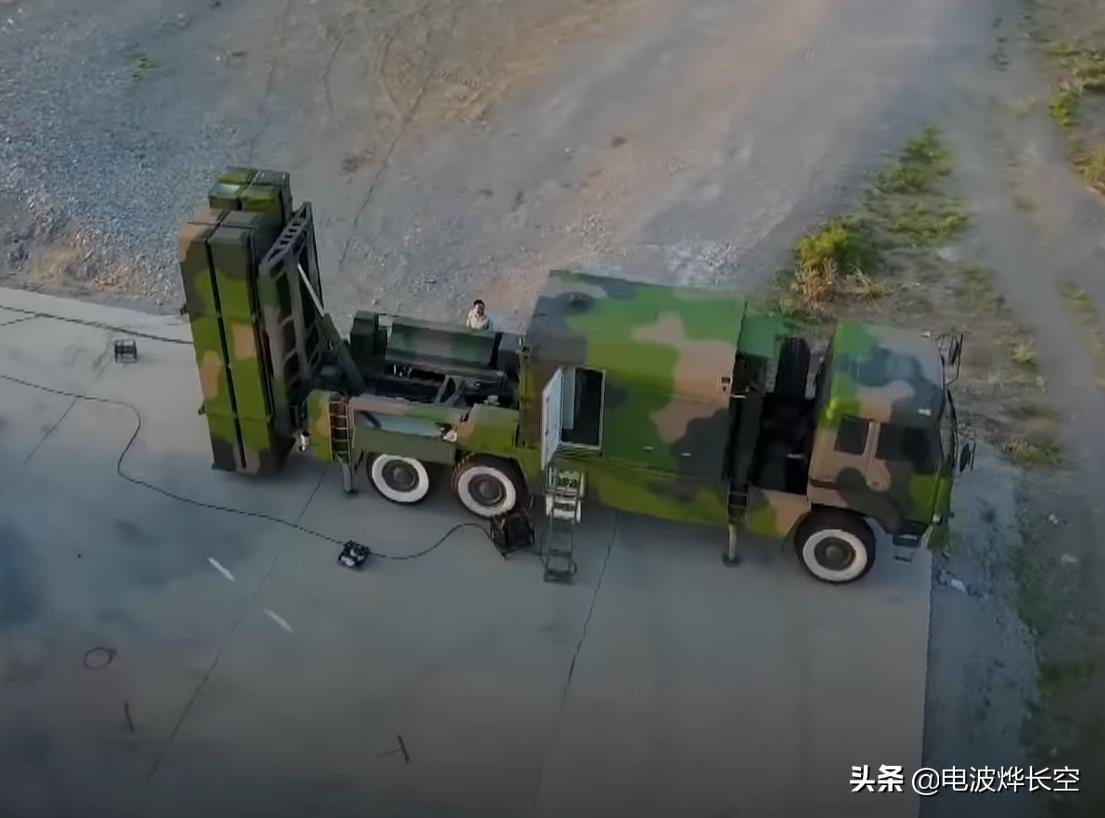 Theo truyền thông Trung Quốc, nhìn hình dáng bề ngoài, tên lửa phòng không Javelin của Iran, rất giống hệ thống FM-3000 do Tập đoàn Khoa học và Công nghiệp Hàng không Vũ trụ Trung Quốc sản xuất.