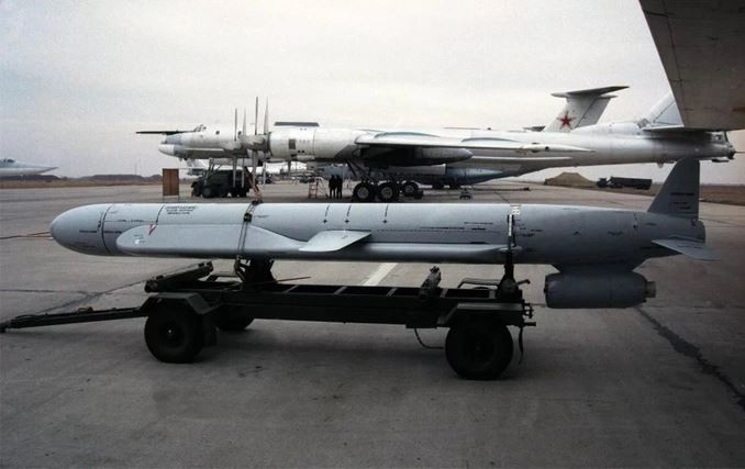 Nhưng ngay cả khi Quân đội Nga thực hiện phóng hàng trăm quả tên lửa tấn công Ukraine và khiến hệ thống báo động phòng không vang lên khắp lãnh thổ Ukraine, thì lực lượng phòng không Ukraine “tiếp tục phô diễn” khả năng đánh chặn các loại tên lửa hành trình và UAV tự sát của Nga. 