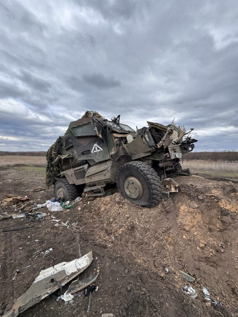 Kênh RVvoenkory của Nga đưa tin, RFAF đang tiếp tục đè bẹp cuộc đột kích của quân Ukraine vào khu vực Belgorod, đẩy lùi đối phương ra khỏi làng Demidovka và Popovka bằng các trận đánh ác liệt. Các mũi đột kích và các trận địa xuất phát tiến công của AFU tại các khu rừng hay tòa nhà, liên tục bị máy bay, pháo binh và UAV FPV của Nga tấn công.