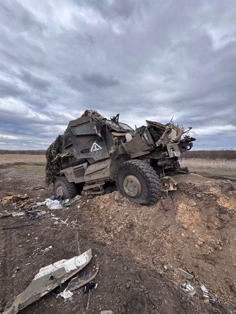 Kênh RVvoenkory của Nga đưa tin, RFAF đang tiếp tục đè bẹp cuộc đột kích của quân Ukraine vào khu vực Belgorod, đẩy lùi đối phương ra khỏi làng Demidovka và Popovka bằng các trận đánh ác liệt. Các mũi đột kích và các trận địa xuất phát tiến công của AFU tại các khu rừng hay tòa nhà, liên tục bị máy bay, pháo binh và UAV FPV của Nga tấn công.