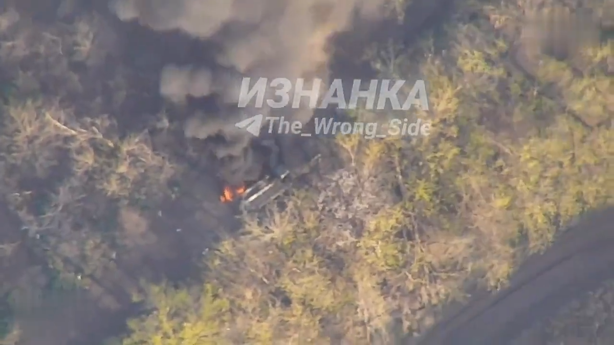 Đây cũng là hệ thống tên lửa phòng không HM-132 đầu tiên của Quân đội Ukraine vừa đưa tới chiến trường bị phá hủy. Các video về cảnh hệ thống phòng không này nổ tung đã xuất hiện trên mạng xã hội. 