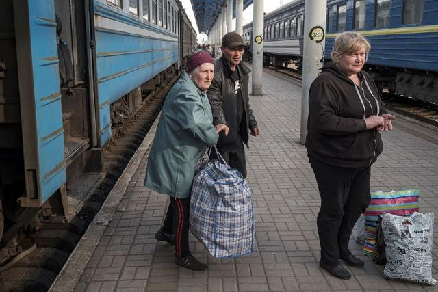 Ông Mizantsev đã đề cập tại cuộc họp rằng, các hành động gây nguy hiểm của Quân đội Ukraine, đối với dân thường vẫn tiếp tục ở Kharkov, khi Quân đội Ukraine đã triển khai các trận địa pháo phản lực gần các nhà máy và trường học;