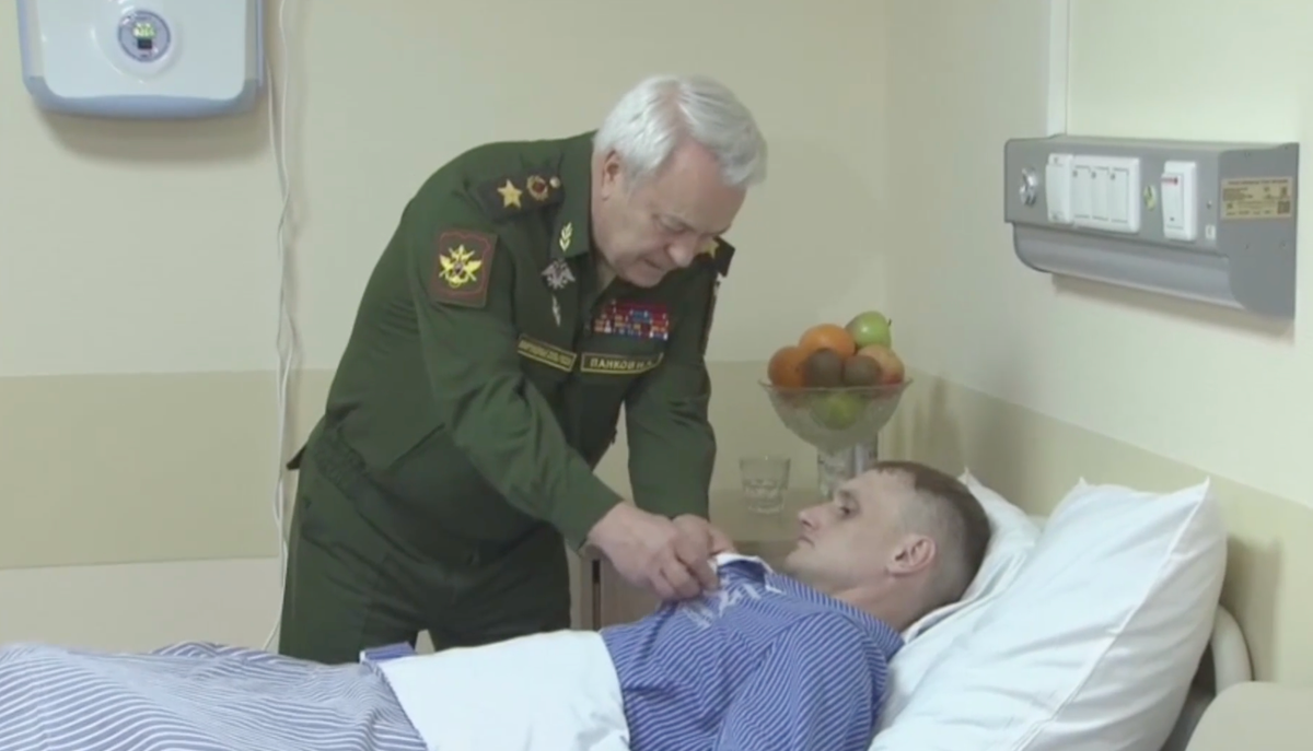 Trong cuộc họp về tình hình cứu trợ nhân đạo của Bộ Quốc phòng Nga vào tối ngày 11/4, Tướng Mikhail Mizantsev, người đứng đầu Trung tâm Chỉ huy Phòng thủ Quốc gia Nga cho biết, Quân đội Nga hôm 11/4 đã tổ chức cứu trợ tại Donbass, Kherson Oblast và Kharkiv.