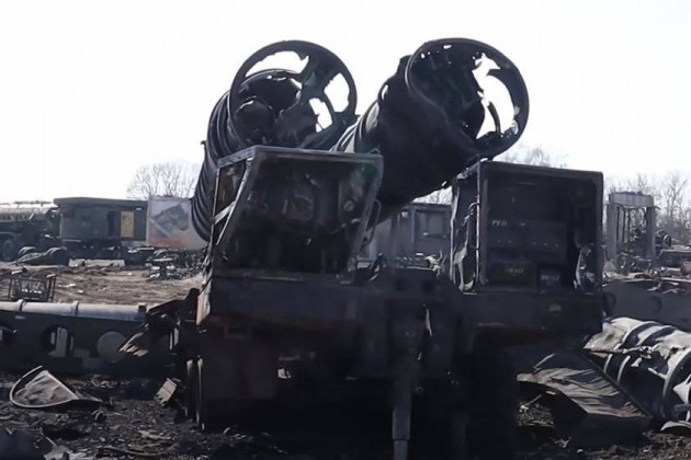 Người phát ngôn Bộ Quốc phòng Nga Konashenkov nhấn mạnh rằng, hệ thống phòng không S-300 bị phá hủy, đã được “một quốc gia châu Âu” chuyển giao cho chính quyền Kiev; ngoài ra tên lửa hành trình của Nga còn phá hủy 9 xe tăng, 5 pháo tự hành 2S3 và tiêu diệt hàng trăm quân nhân Ukraine.