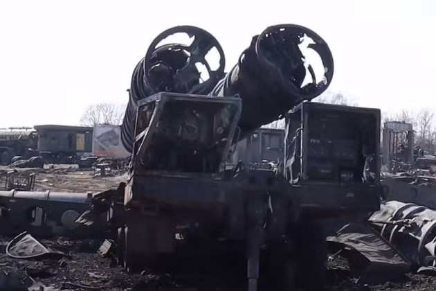 Người phát ngôn Bộ Quốc phòng Nga Konashenkov nhấn mạnh rằng, hệ thống phòng không S-300 bị phá hủy, đã được “một quốc gia châu Âu” chuyển giao cho chính quyền Kiev; ngoài ra tên lửa hành trình của Nga còn phá hủy 9 xe tăng, 5 pháo tự hành 2S3 và tiêu diệt hàng trăm quân nhân Ukraine.