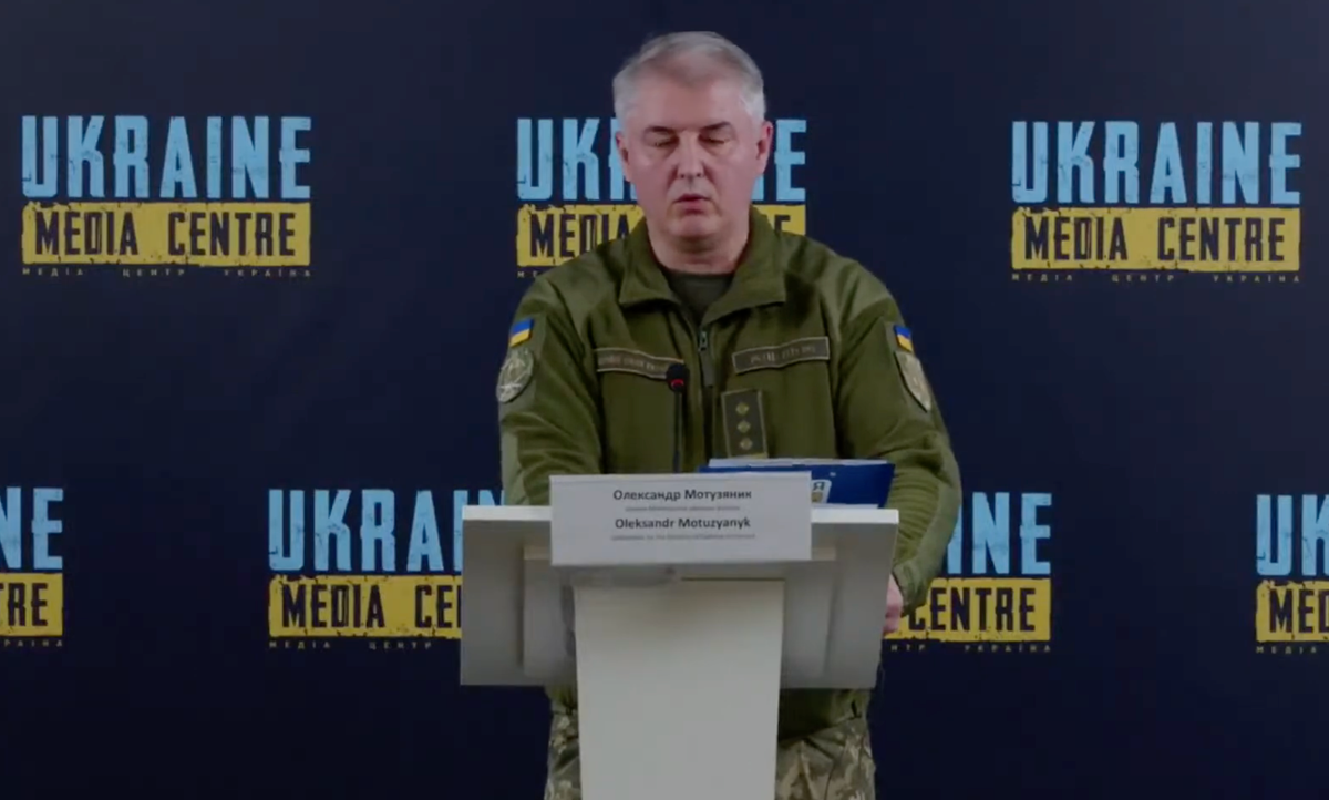 Trong khi đó, người phát ngôn Bộ Quốc phòng Ukraine Motuzyanik thông báo trong cuộc họp báo ngày 11/11 rằng, việc triển khai quân đội Nga ở miền Đông Ukraine đã gần hoàn tất.