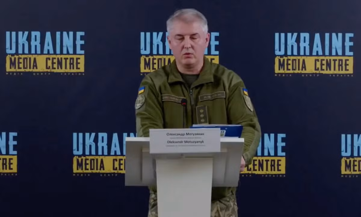 Trong khi đó, người phát ngôn Bộ Quốc phòng Ukraine Motuzyanik thông báo trong cuộc họp báo ngày 11/11 rằng, việc triển khai quân đội Nga ở miền Đông Ukraine đã gần hoàn tất.