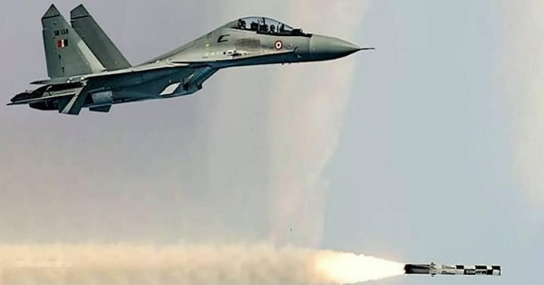 Kết hợp với tầm hoạt động tương đối rộng của Su-30MKI, tên lửa BrahMos cung cấp cho Không quân Ấn Độ một khả năng tấn công, mà rất ít loại máy bay chiến đấu trên thế giới có thể sánh được.