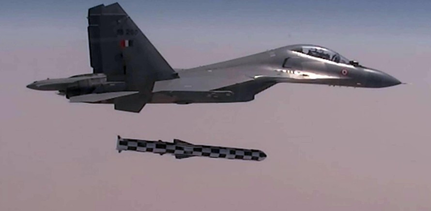 BrahMos giup Su-30MKI cua An Do co pham vi tan cong 2.000km