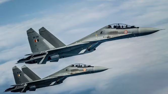Với hơn 260 chiếc máy bay Su-30MKI hiện đang có trong biên chế, được chia thành 11 phi đội và nhiều phi đội khác, chuẩn bị đưa vào biên chế chiến đấu; Su-30MKI trở thành trụ cột của phi đội chiến đấu của Không quân Ấn Độ và đưa Ấn Độ là quốc gia sử dụng Su-30 lớn nhất thế giới.