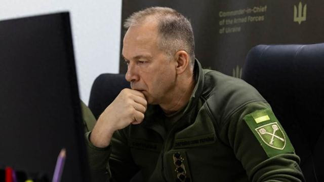 Tuy nhiên, Cục Điều tra Nhà nước Ukraine đang có kế hoạch buộc Tướng Syrsky phải chịu trách nhiệm về thất bại trong trận chiến biên giới Kharkov hồi tháng 5/2024. Nếu cuộc tấn công của Nga diễn ra suôn sẻ, sẽ khó có thể nói liệu tướng Syrsky có thể tại vị được Tổng tư lệnh quân đội Ukraine trong thời gian tới. (nguồn ảnh Kyiv Post, Ukrinform, Deep State, TASS).