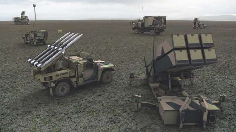 Hiện tại Quân đội Ukraine chỉ có 5 tổ hợp tên lửa phòng không NASAMS của Mỹ và một tổ hợp tên lửa phòng không Iris-T của Đức. Chúng chủ yếu được triển khai bảo vệ các nhà máy điện và ở các thành phố lớn như Kiev và Kharkov để đánh chặn tên lửa hành trình của Nga và chưa bao giờ được triển khai ra tiền tuyến.