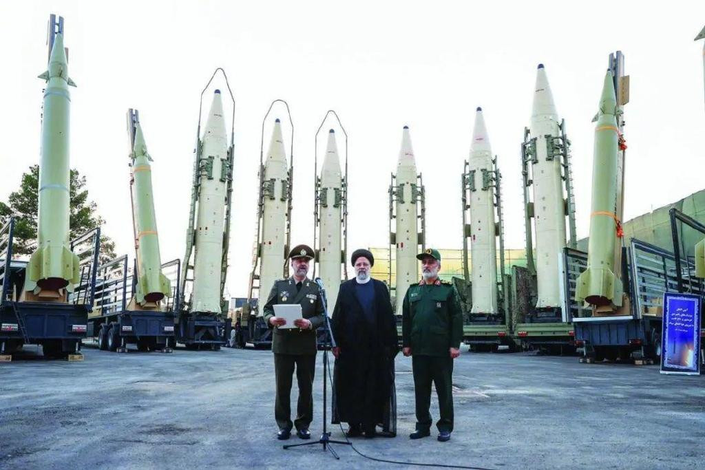 Theo giới phân tích độc lập, bất kể kết quả trận tấn công của Iran và Israel như thế nào, chúng ta phải công nhận rằng, Iran đã chuẩn bị kỹ lưỡng cho cuộc không kích lần này. Mỹ và Israel trước đó đều đưa ra cảnh báo rõ ràng, cho rằng Iran đang huy động lực lượng tên lửa và sẽ chuẩn bị cho một cuộc tấn công trong 2 ngày tới.