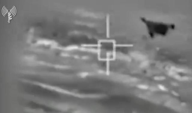 Do tốc độ UAV tự sát của Iran bay chậm, chỉ từ 100-200 km/h, nên phải mất khoảng 8 hoặc 9 giờ để UAV tiếp cận lãnh thổ Israel, trong khi tên lửa đạn đạo tầm trung có thể bay tới Israel nhanh nhất, chỉ mất khoảng 10 phút.