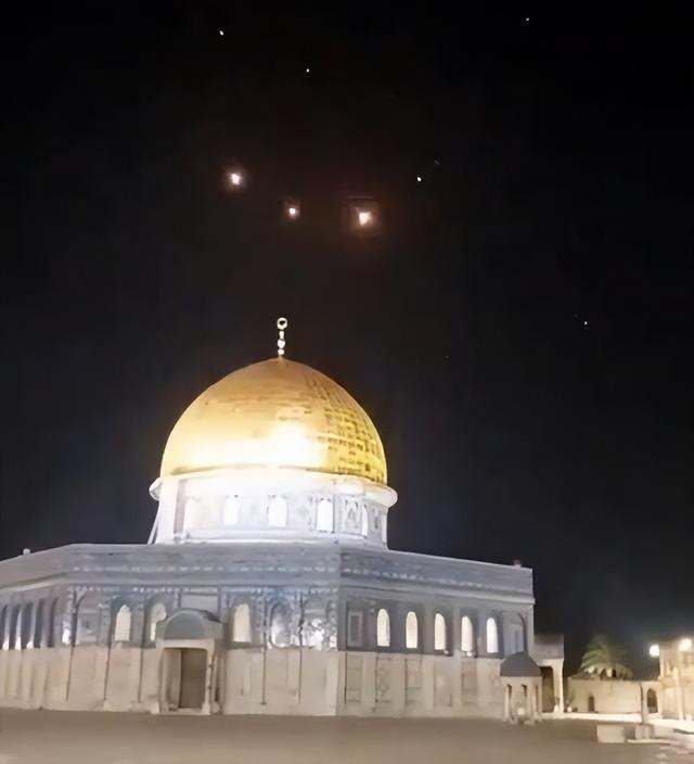 Tổng thống Mỹ Joe Biden cũng nói với Thủ tướng Israel Benjamin Netanyahu rằng, đây là chiến thắng của Israel vì Iran chưa đạt được bất kỳ cuộc tấn công "xứng đáng" nào vào Israel. Đánh giá của Mỹ cho thấy, gần như toàn bộ UAV tự sát và tên lửa do Iran phóng, trong đó có hơn 100 tên lửa đạn đạo, đều bị bắn hạ.