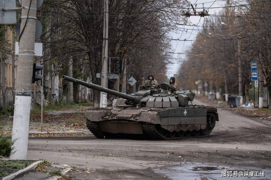 Thông tin cho rằng, việc Quân đội Ukraine tập trung quy mô lớn gần đây ở khu vực Bakhmut cũng có thể nhằm mục đích tương tự, đó là chuyển hướng sự chú ý của Quân đội Nga; nhưng sẽ không phát động “đại phản công” từ hướng Bakhmut.