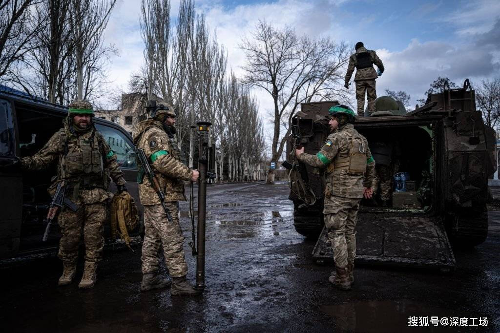 Trang web "Bình luận quân sự" của Nga dẫn các nguồn tin Ukraine cho biết, Quân đội Ukraine rất có thể sẽ phát động một cuộc tấn công vào cuối tháng 3 đến đầu tháng 4; mục đích sẽ hy vọng thay đổi cơ bản cán cân trên chiến trường về hướng có lợi cho Ukraine. 