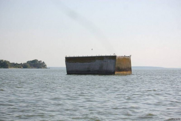 Trong khi đó, một lính Nga thuộc trung đội UAV của biệt đội Khoper, Tập đoàn quân Dnepr cung cấp thông tin cho hãng tin Nga RIA Novosti về vụ đánh chìm một sà lan bọc thép của Ukraine trên sông Dnieper. Các hành động được thực hiện bởi các binh sĩ của lữ đoàn Don. 