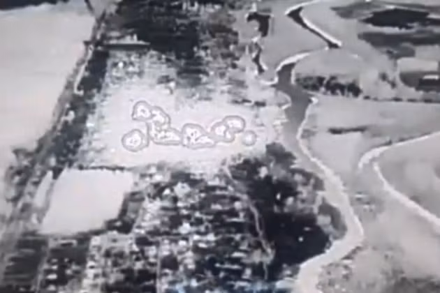 Vào ngày 3/11, Quân đội Nga công bố đoạn phim về một cuộc tấn công của pháo binh vào các vị trí của quân Ukraine ở làng Krynki. Những hình ảnh này thể hiện phản ứng trước các thông tin cho rằng, Quân đội Ukraine đã vượt qua sông Dnieper và giành được chỗ đứng trong khu vực. 