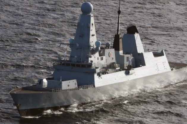 Còn tàu khu trục tên lửa của Hải quân Hoàng gia Anh “HMS Defender” xâm phạm lãnh hải Nga vào tháng 6 năm ngoái và suýt bị Không quân Nga đánh chìm; sau đó người ta biết rằng, con tàu không còn phù hợp không chỉ để hoàn thành các nhiệm vụ chiến đấu, mà còn không thể thực hiện những chuyến đi xa.