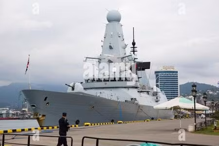 Hiện có tất cả sáu tàu khu trục lớp Type 45 hiện đại của Hải quân Hoàng gia Anh hiện đang cập cảng vào thời điểm căng thẳng gia tăng với Nga. Các tàu khu trục mang tên lửa dẫn đường của Hải quân Anh, đều đang gặp vấn đề về động cơ và được sửa chữa lại.