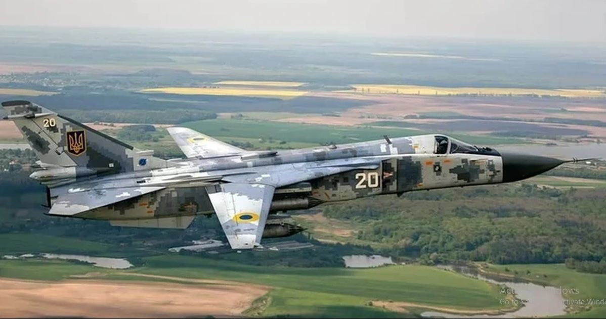 Trong số máy bay chiến đấu, có một số lượng nhỏ máy bay chiến đấu Su-27, cường kích mặt đất Su-25 và cường kích bom Su-24 của Ukraine. Nguyên nhân dẫn đến hiện tượng này, là do Không quân Ukraine đã hứng chịu tổn thất nặng nề và chỉ còn lại rất ít máy bay chiến đấu có người lái. 