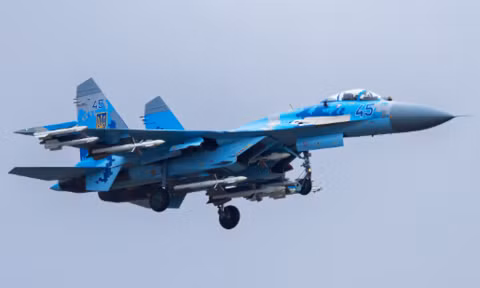 Cùng với đó là sự hy sinh đáng tiếc của nhiều phi công, nên số lượng máy bay chiến đấu sẵn sàng xuất kích của Ukraine đã giảm mạnh. Điều đáng chú ý là phản hồi từ Không quân Ukraine cho thấy, một số lượng đáng kể máy bay chiến đấu có người lái của họ, đã bị quân đội Nga bắn hạ khi thả bom dẫn đường JDAM-ER. 