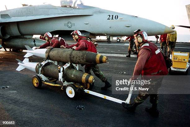 Mỹ có thể cung cấp nhiều cơ hội đào tạo hơn, để giúp Ukraine nâng cao kỹ năng phi công và cung cấp hỗ trợ kỹ thuật cần thiết để bảo dưỡng, sửa chữa máy bay. Điều này sẽ giúp nâng cao hiệu quả chiến đấu của quân đội Ukraine và giảm tổn thất.