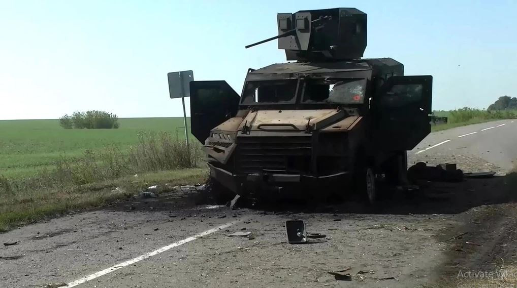 Một đoạn video về một chiếc xe bọc thép chở quân của Ukraine đã xuất hiện trên Internet, đang lao hết tốc lực dọc theo đường cao tốc Sverdlikovo - Zeleny Shlyakh để sơ tán kíp xe tăng và xe chiến đấu bộ binh CV90, bị lính thủy quân lục chiến Lữ đoàn 155 của Nga phá hủy. Tuy nhiên, chiếc xe bọc thép trúng mìn và phát nổ một cách kinh hoàng.