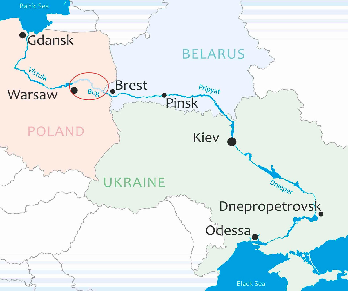 Hiện Quân đội Nga chủ yếu tập trung tại một chiến trường nhỏ ở vùng Donbass vào đầu tháng 7 và trở thành tiền tuyến dài hơn 1.000 km về phía tây sông Dnepr và ở phía đông Kharkov.