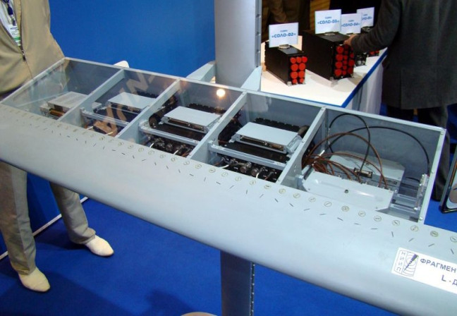 Các radar sóng dài này được đánh giá là có khả năng phát hiện máy bay tàng hình cao hơn nhiều, vì hầu hết các máy bay chiến đấu tàng hình, đều được tối ưu hóa để tránh sóng radar băng tần X.