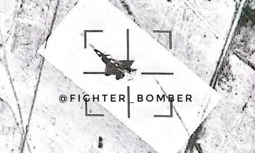 Ngoài cảm biến radar, Su-35 còn có hệ thống tìm kiếm và theo dõi hồng ngoại OLS-35 tương đối mạnh, mà các nguồn tin Nga cho rằng, chính cảm biến này đã khóa được các máy bay chiến đấu tàng hình F-22 của Mỹ ở Syria.