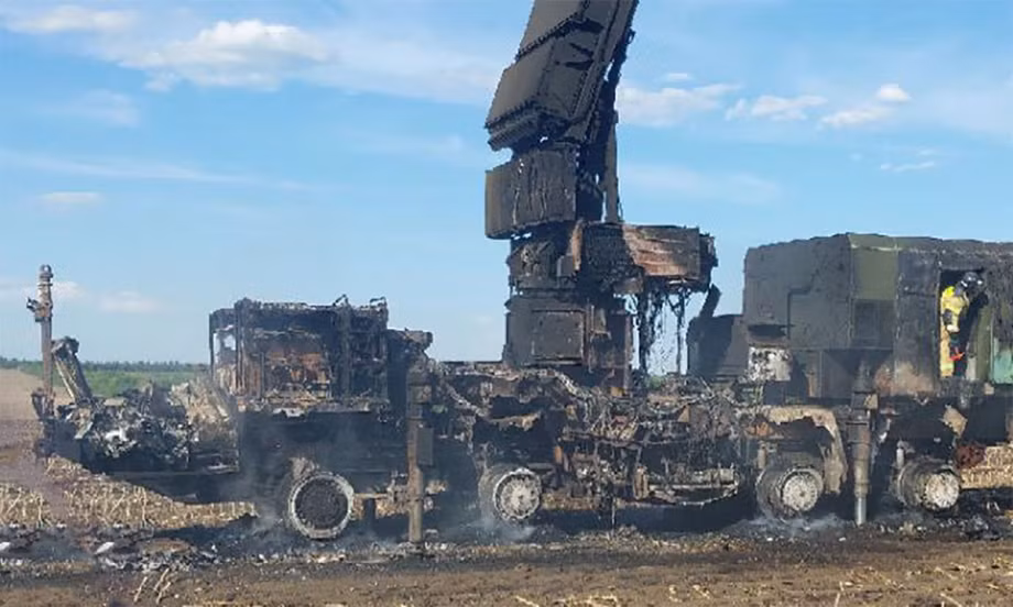 Một sự kiện quan trọng khác diễn ra vào tháng 9/2022, khi Ukraine tuyên bố đã phá hủy một bệ phóng S-400 gần thành phố Kharkov. Ngoài những trường hợp cụ thể này, đã có nhiều thông tin trong suốt năm 2022 và 2023 về việc Ukraine phá hủy các hệ thống S-400 của Nga ở nhiều khu vực khác nhau, bao gồm Donbass và miền nam Ukraine. 