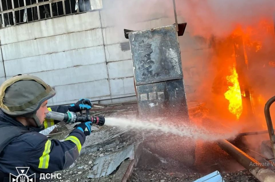 Trong những ngày qua, Quân đội Nga đã tiến hành các cuộc tấn công bằng tên lửa và UAV tự sát vào các cơ sở năng lượng của Ukraine, ném bom thành phố lớn thứ hai của Ukraine là Kharkov và tấn công dọc theo tiền tuyến; làm dấy lên lo ngại xung đột ở Ukraine sắp bước vào bước ngoặt.