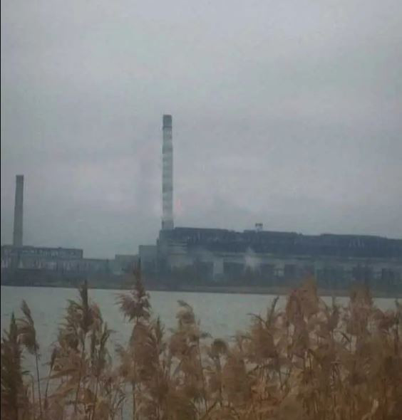 Còn ở “khúc giữa” của tuyến phòng thủ nam Donetsk, tâm điểm là thành phố Kurakhove và tuyến phòng thủ dọc sông Sukhi Yaly ở phía nam thành phố, đây mới là khu vực “quyết chiến điểm” ở chiến trường nam Donetsk. Hiện quân Nga đã chiếm một nửa thành phố Kurakhove, dồn quân Ukraine về phía tây thành phố và tạo thế bao vây cả ở sườn bắc và nam.