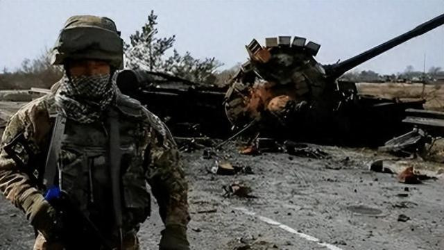 Ở đây Ukraine không có trận địa phòng ngự được xây dựng từ trước, do vậy nhiều chiến hào được đào vội vã trên thảo nguyên trọc lốc, sẽ không thể chịu được trước hỏa lực pháo binh, UAV FPV, tên lửa chống tăng của Nga. Hiện chỉ huy Ukraine đang “đau đầu” trước bài toán tổ chức phòng ngự ở phía tây Kurakhovo.