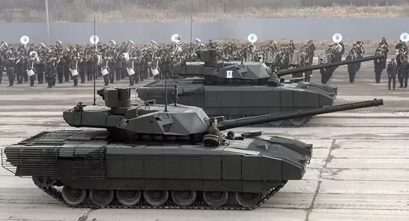 Xe tăng chiến đấu thế hệ thứ tư T-14 Armata trong nhiều năm đã hứa hẹn sẽ tạo nên cuộc cách mạng về khả năng tác chiến bọc thép của quân đội Nga và sau khi ra mắt vào năm 2015 xe tăng này đã được đưa vào sản xuất hàng loạt từ tháng 8/2020, chậm hơn vài năm so với kế hoạch.