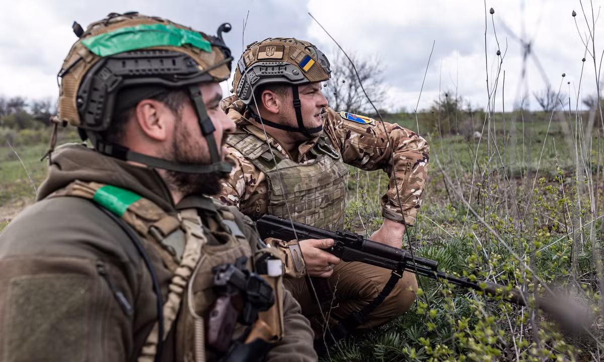 Rob Lee, một chuyên gia nghiên cứu về quân đội Nga tại Viện Nghiên cứu Chính sách Đối ngoại ở Philadelphia, người cũng đã từng ra chiến trường Ukraine, cho biết: “Quân đội Ukraine đã được giao một yêu cầu quá cao so với khả năng của họ, trong khi họ có rất ít thời gian ngắn để huấn luyện làm quen với vũ khí và chiến thuật mới; nên thất bại là vấn đề không thể tránh khỏi”.