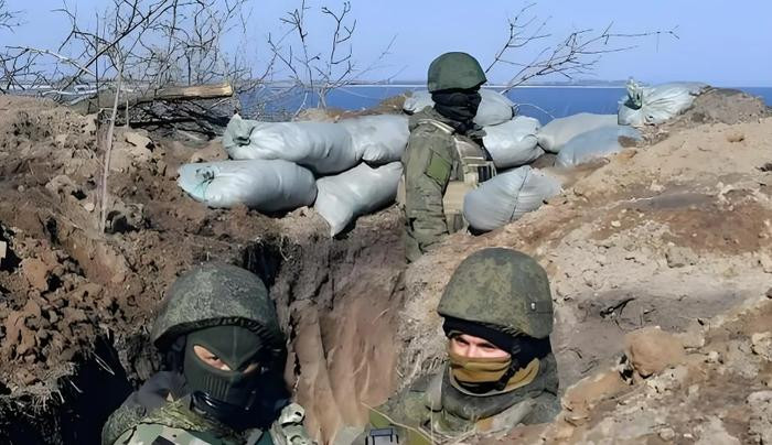 Theo phóng viên Lục Ngọc Quang của Đài Truyền hình Phượng hoàng (Trung Quốc), hiện đang trực tiếp ở mặt trận Kursk cho biết, hiện hướng Sudzha là hướng chiến đấu nóng nhất ở Kursk. Giao tranh tiếp tục diễn ra ở phía đông Sverdlikovo, Lebedevka, Nikolsky, Malaya Loknya ở phía tây bắc Sudzha vùng Kursk. 