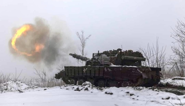 Còn tại khu vực Kursk do Ukraine kiểm soát, RFAF được hỗ trợ bởi xe bọc thép, đang tấn công từ khu vực Sverdlikovo (thuộc vùng Kursk), vượt biên giới vào làng Novyenky ở khu vực Sumy. Theo thông tin từ các nguồn tin của Ukraine, tình hình ở đây vẫn còn khó khăn. 