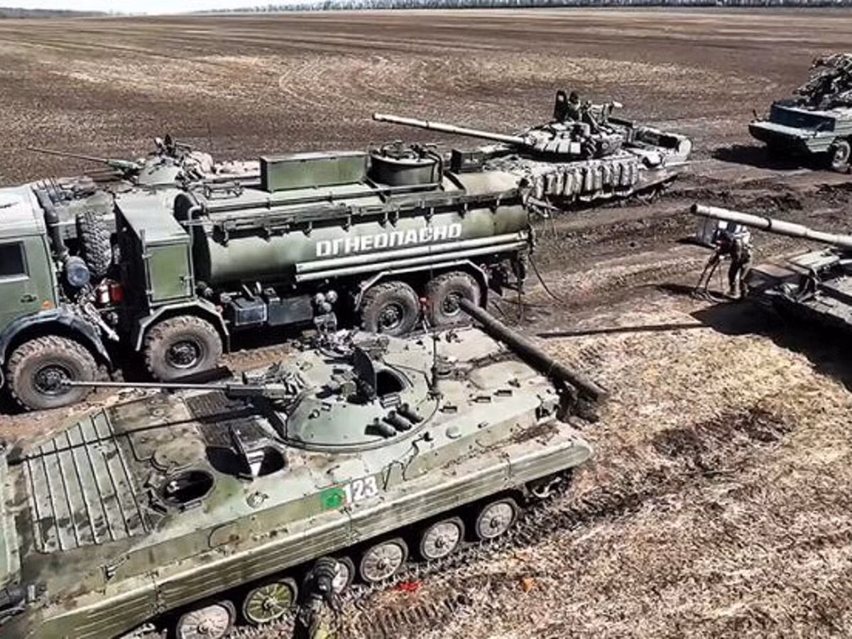 Về quân số, Sư đoàn xe tăng cận vệ số 4 biên chế khoảng 12.000 quân; ngoài xe tăng chiến đấu chủ lực T-90M, Sư đoàn còn được trang bị các phương tiện bọc thép đi cùng như xe chiến đấu bộ binh BMP-2/3. Về hỏa lực pháo binh, Sư đoàn được trang bị pháo tự hành 2S3 Akatsiya, 2S19 Msta và pháo phản lực phóng loạt BM-21 Grad. (nguồn ảnh Military Review, TASS, Sputnik, Wikipedia).