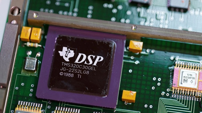 Về cơ bản, những linh kiện điện tử sử dụng trong vũ khí của Nga được sử dụng cả trong các sản phẩm dân dụng và có thể dễ dàng sử dụng được trong các thiết bị quân sự.