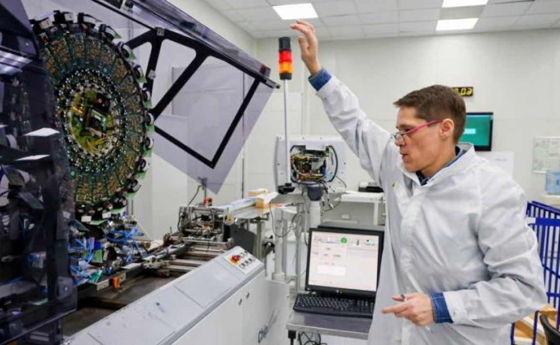 Ngoài ra, chính Nga cũng có năng lực sản xuất chip nhất định, tuy mức độ xử lý không cao, nhưng chỉ cần có đủ linh kiện điện tử thì vẫn có thể đáp ứng nhu cầu sản xuất vũ khí.