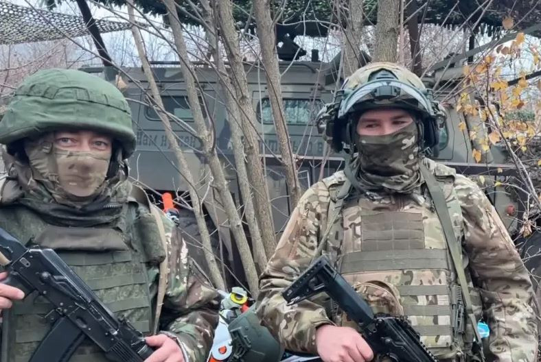 Những thông tin đầu tiên cho thấy, Quân đội Nga tiến vào làng Novopustynka xuất hiện vào ngày 30/11, và trên các nguồn giám sát của Ukraine, họ cũng tuyên bố rằng các nhóm tấn công của Nga đã bắt tiến vào trong khu vực đông dân cư.