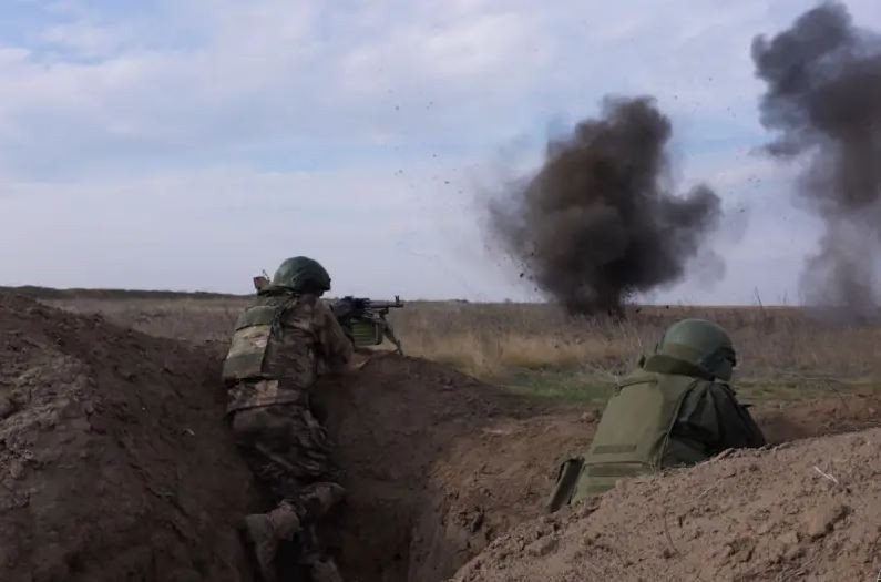 Tuy nhiên, Quân đội Nga đã phát triển những chiến thuật mới bao vây những cứ điểm trong thành phố. Quân Nga sẽ không tấn công trực diện vào thành phố, mà sẽ sử dụng chiến thuật bao vây “gọng kìm”, vốn đã có hiệu quả nhiều lần. 