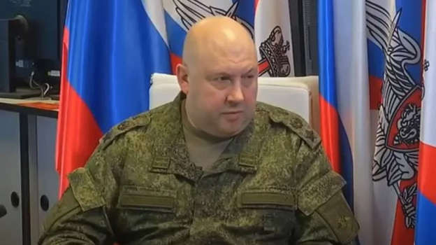 Đại tá Sergey Ryzov cho biết, tướng Sulovkin không bao giờ yêu cầu sự đối xử đặc biệt cho bản thân. "Thông thường khi có lệnh, lính canh, cấp phó, sau đó là ông chủ. Nhưng với Sulovkin, khi trực thăng hạ cánh, sẽ thấy một người đàn ông bước ra trong lúc dỡ hàng, mặc áo chống đạn, cầm súng máy và đó là anh ta”.